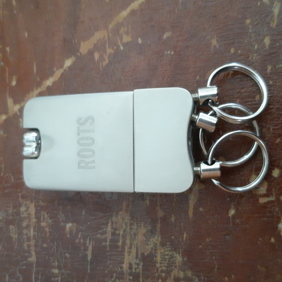 Roots Keychain - Picture 2 of 6